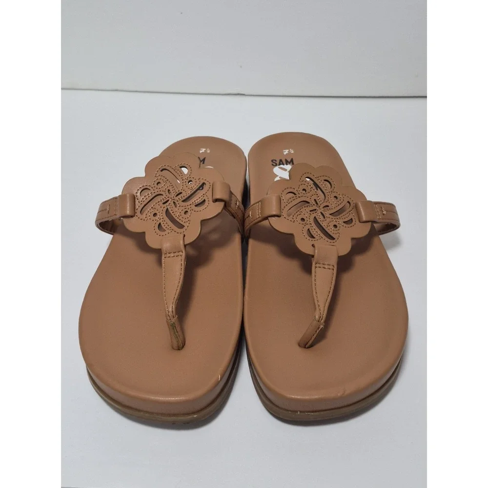 Sam & Libby Women's Alexander Neutral Thong Sandals Logo Flats 7.5 Brown Resort